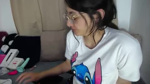 lessliee online show from April 14, 7:58 am