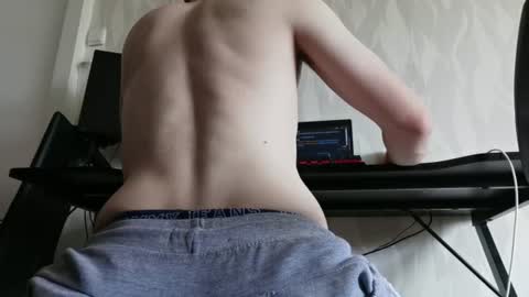 Snapshot of lestaro chatting on June 12, 1:32 pm neoglo online show from June 12, 1:32 pm