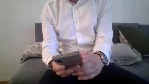 Snapshot of lestaro chatting on June 14, 7:21 am neoglo online show from June 14, 7:21 am