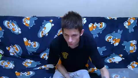 Snapshot of lester_broo chatting on June 10, 10:25 am lester_broo online show from June 10, 10:25 am