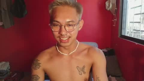 lesteryooo online show from April 9, 6:19 am