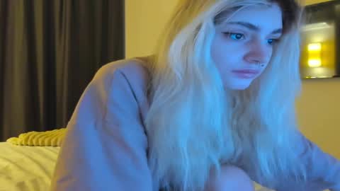 lesyaliss online show from March 30, 12:22 am