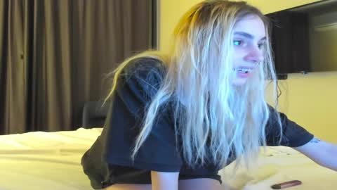 lesyaliss online show from April 6, 8:21 pm