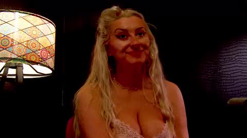 leticiareys online show from February 12, 9:15 am