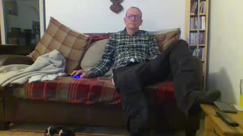 Snapshot of letmestrip chatting on February 17, 11:53 pm paul online show from February 17, 11:53 pm