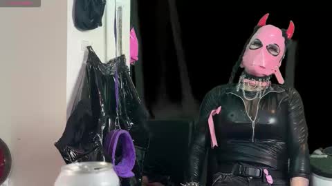 Snapshot of letsdoitbabez chatting on September 14, 11:31 am Julian Mask online show from September 14, 11:31 am