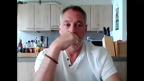 Snapshot of letshavefun2gether68 chatting on May 31, 10:44 am letshavefun2gether68 online show from May 31, 10:44 am