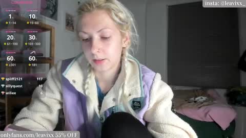 Snapshot of leusee chatting on March 11, 9:48 pm LeaVixx online show from March 11, 9:48 pm