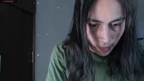 Snapshot of levi_shine_ chatting on December 15, 4:59 pm levi online show from December 15, 4:59 pm