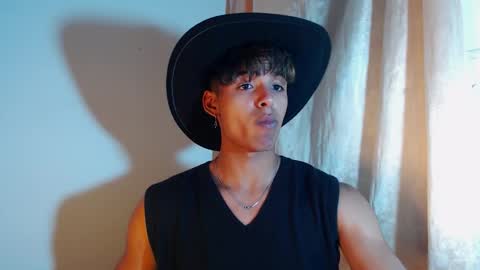 Snapshot of lewis_ly chatting on February 6, 5:49 pm i am lewis ly EDUARDO MEMDOZA15 online show from February 6, 5:49 pm