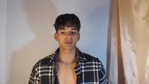 Snapshot of lewis_ly chatting on February 7, 6:11 pm i am lewis ly EDUARDO MEMDOZA15 online show from February 7, 6:11 pm