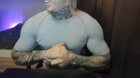 Snapshot of lewis_muscleee chatting on March 18, 5:49 pm blablablack online show from March 18, 5:49 pm
