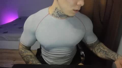 Snapshot of lewis_muscleee chatting on March 22, 4:21 pm blablablack online show from March 22, 4:21 pm