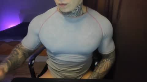 Snapshot of lewis_muscleee chatting on April 4, 5:32 pm blablablack online show from April 4, 5:32 pm