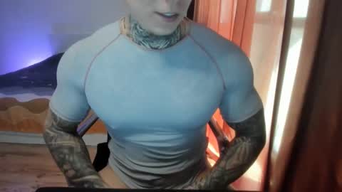 Snapshot of lewis_muscleee chatting on April 12, 12:32 pm blablablack online show from April 12, 12:32 pm