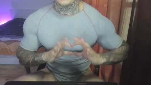 Snapshot of lewis_muscleee chatting on June 24, 3:22 pm blablablack online show from June 24, 3:22 pm