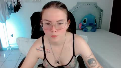 Snapshot of lexalove_doll chatting on December 16, 5:12 am Lexas Room online show from December 16, 5:12 am