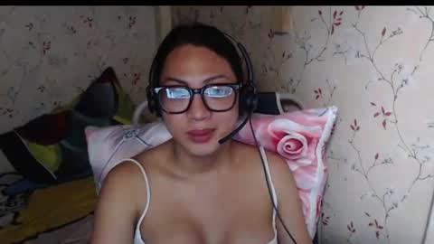 Snapshot of lexi09822 chatting on June 20, 7:27 pm Hev Lexi online show from June 20, 7:27 pm