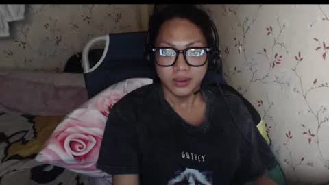Snapshot of lexi09822 chatting on June 21, 10:12 pm Hev Lexi online show from June 21, 10:12 pm