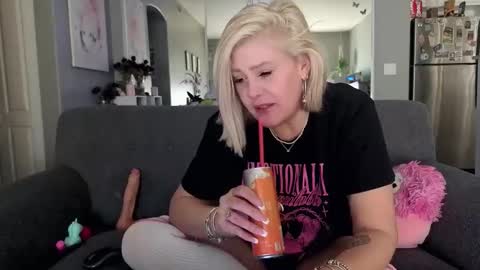 Lexi online show from January 8, 8:00 pm