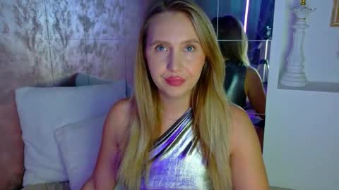 Snapshot of lexi_u_ chatting on November 12, 5:41 am LEXXY online show from November 12, 5:41 am