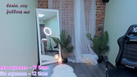 Snapshot of lexia_coy chatting on December 17, 2:55 pm Vicki online show from December 17, 2:55 pm