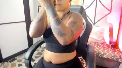 Lexi Adams  online show from April 17, 12:30 pm