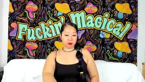 Lexie Mack online show from November 4, 5:45 pm