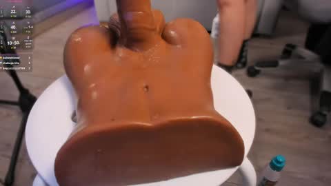 Snapshot of lexiee__ chatting on April 23, 12:29 pm lexiee__ online show from April 23, 12:29 pm
