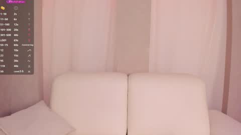 Lexie Thompson  online show from April 1, 12:28 pm