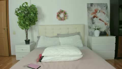 Lexi online show from April 8, 5:29 am