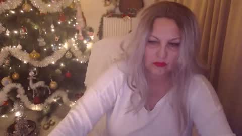 Hannah online show from December 17, 10:27 pm