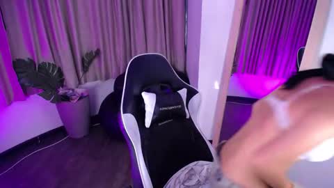 Snapshot of lexy_storm_18 chatting on April 25, 9:01 pm lexy_storm_18 online show from April 25, 9:01 pm