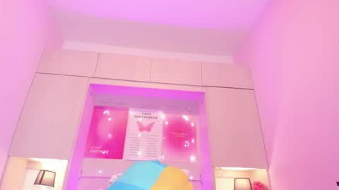 L I A  online show from October 5, 7:39 am