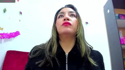 Snapshot of lexyy24_ chatting on March 4, 9:48 am lexyy24_ online show from March 4, 9:48 am