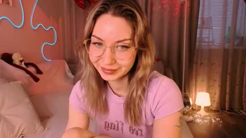 Snapshot of leyalayla chatting on February 26, 2:10 am Lily online show from February 26, 2:10 am