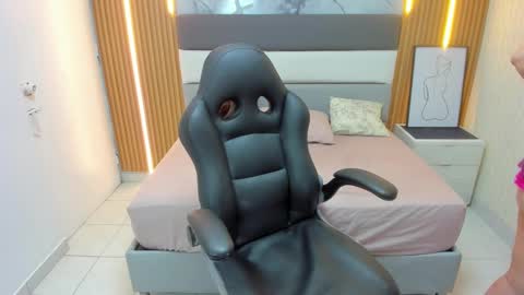   online show from September 23, 1:03 pm