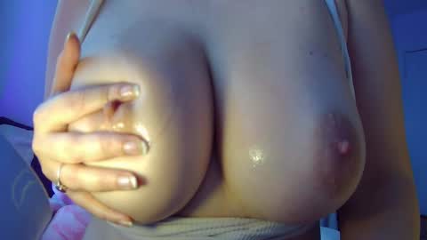 Snapshot of leysun7777 chatting on February 17, 9:24 am Leysun7 online show from February 17, 9:24 am