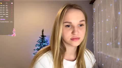 Mia online show from December 15, 3:16 pm