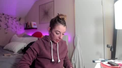 Hornystonerchick online show from February 25, 5:19 am