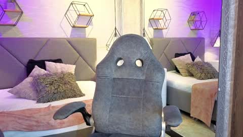 lhiam online show from April 11, 8:13 pm