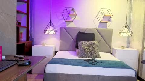 lhiam online show from April 16, 7:36 pm