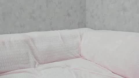 Snapshot of lia1243756 chatting on December 21, 7:15 am LEANNAA online show from December 21, 7:15 am