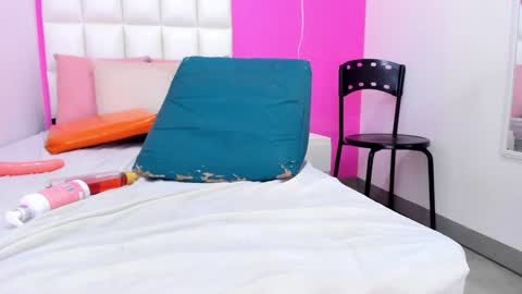 Snapshot of lia_antonella69 chatting on February 8, 2:49 pm karol online show from February 8, 2:49 pm