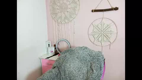 Snapshot of lia_hottie chatting on December 2, 9:35 am Lia online show from December 2, 9:35 am