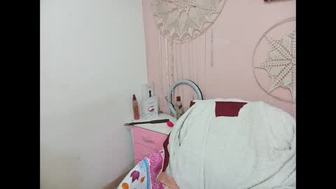 Snapshot of lia_hottie chatting on December 10, 11:00 am Lia online show from December 10, 11:00 am