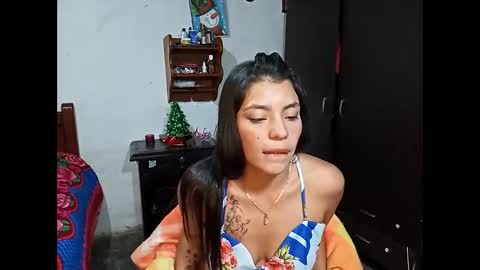 Snapshot of lia_hottie chatting on December 18, 10:19 am Lia online show from December 18, 10:19 am