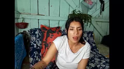 Snapshot of lia_hottie chatting on January 10, 5:47 am Lia online show from January 10, 5:47 am