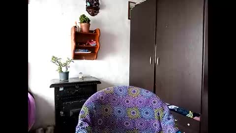 Snapshot of lia_hottie chatting on February 7, 4:35 pm Lia online show from February 7, 4:35 pm