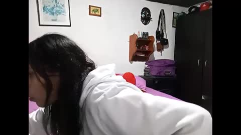 Snapshot of lia_hottie chatting on February 15, 12:04 am Lia online show from February 15, 12:04 am